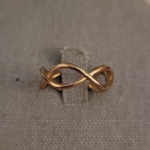 5/$25 Silvertone Twisted Infinity Ring Size 7.5